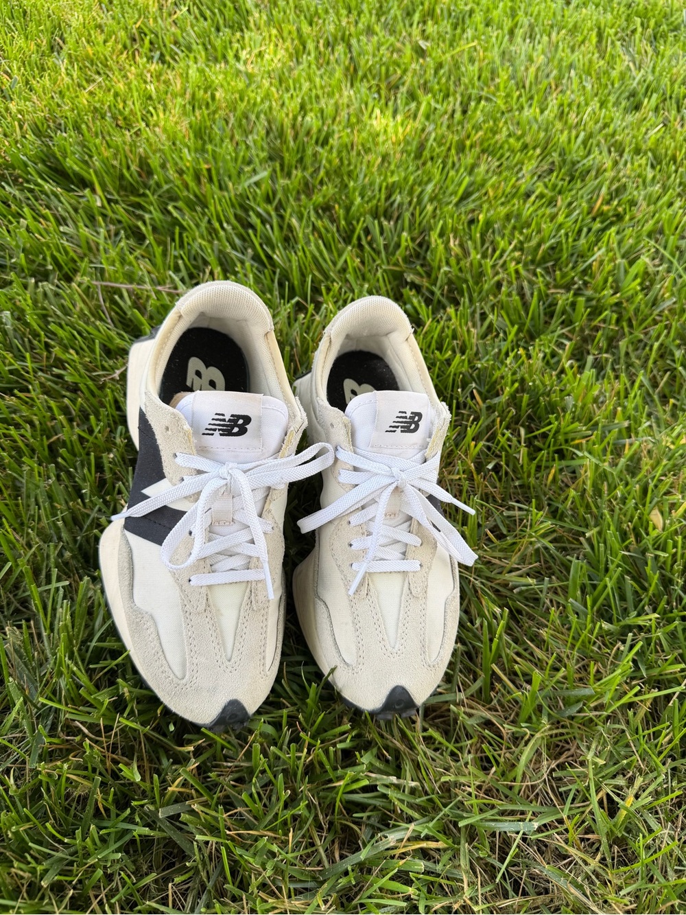 NEW BALANCE Women's New Balance 327 Sneakers in US6- Sea Salt /Blk/ White
